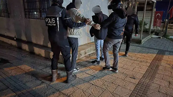 12 kişi suçüstü yakalandı