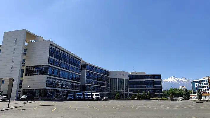 Patronla kasiyerin yasak aşkı önce icralık sonra mahkemelik oldu