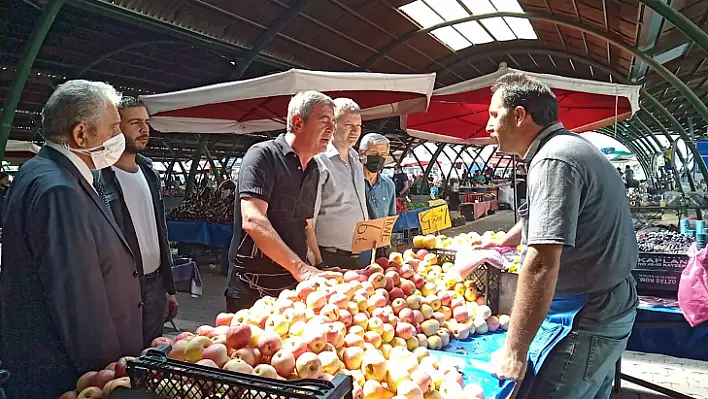 Pazarcılar, belediyeyle icralık oldu! Pazarcı çocuk ise çukurlardan yana dert yandı!