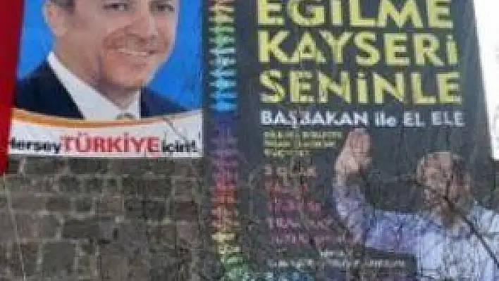 POLİS BAŞBAKAN AFİŞLERİ İÇİN DE ALARMA GEÇTİ