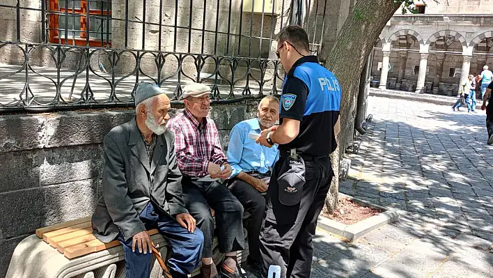 Polis, Cumhuriyet Meydanı'nda vatandaşları bakın neden tek tek uyardı!