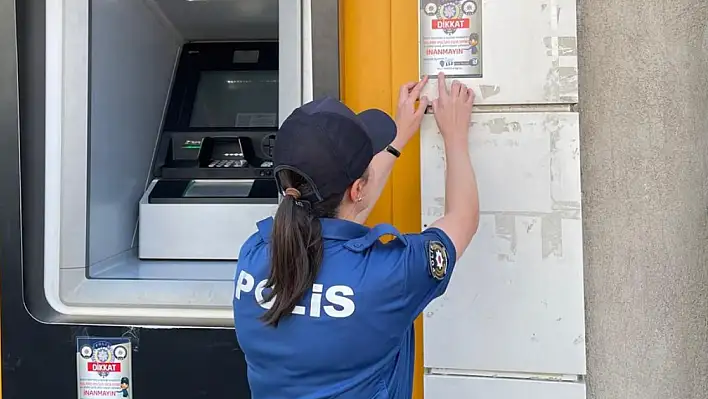 Polis, Develi'deki her ATM'ye bakın ne yapıştırdı!