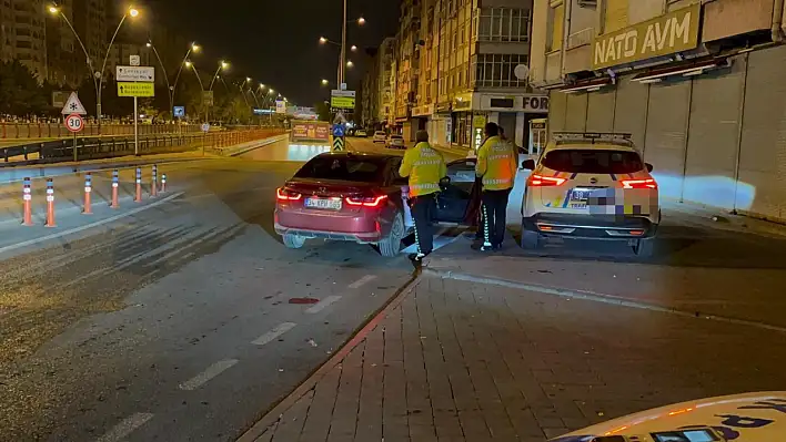 Polis uygulamasında pes dedirten olay: Ehliyetsiz sürücü, ehliyetsiz arkadaşını yardıma çağırdı