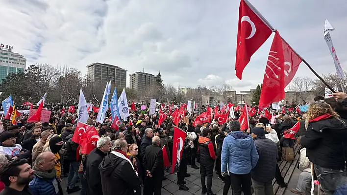 Polis yürüyüşe izin vermedi! Zaman zaman tansiyon yükseliyor