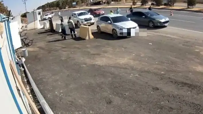 Polis memuruna çarpıp kaçtı