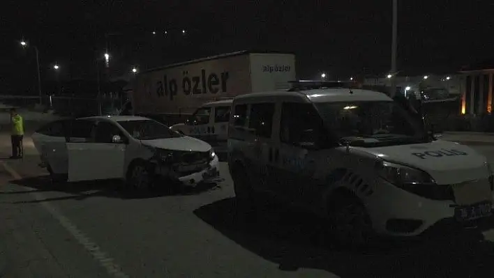 Polisten kaçan şahıs ekip otosuna çarparak durabildi