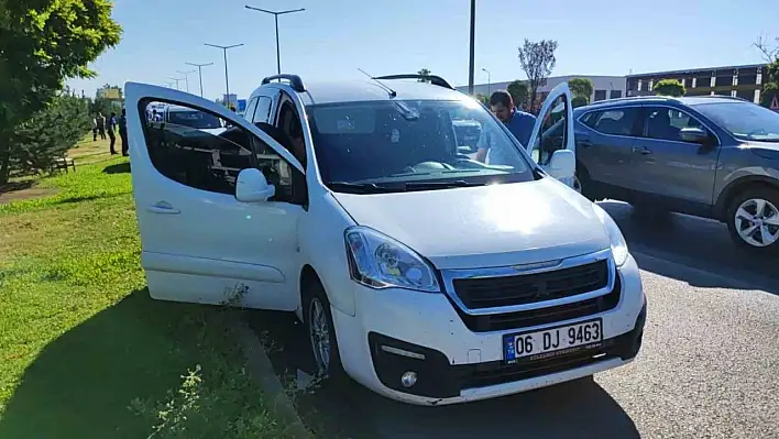 Polisten kaçan araçtan 8 kaçak göçmen çıktı