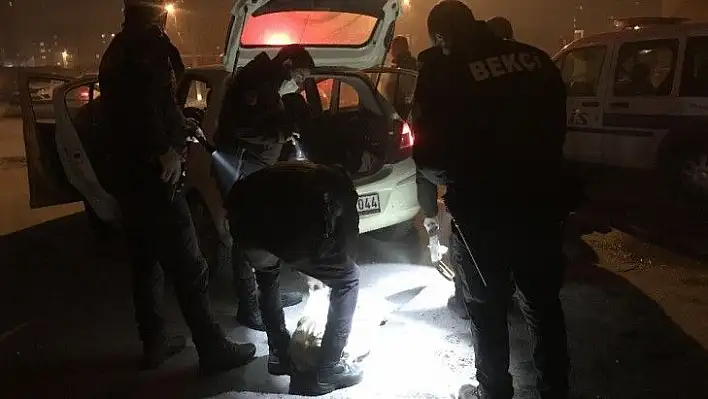 Polisten kaçtı, araçta uyuşturucu ve tabanca çıktı