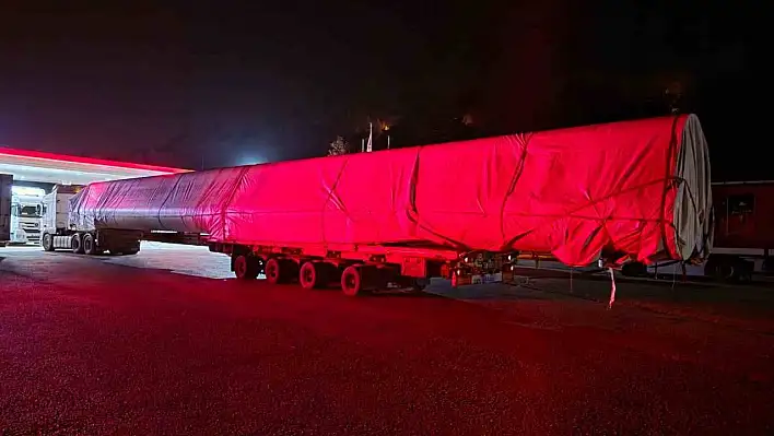 Petrole girmek için manevra yapan tır araç çarpıştı! Bir kişi hayatını kaybetti