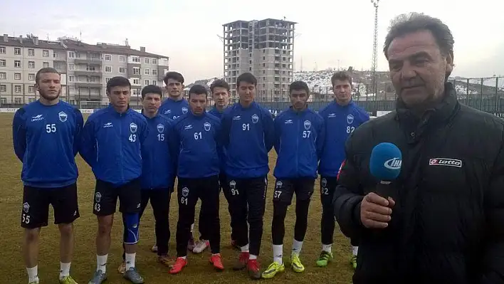 Profesyonel takımdaki 8 oyuncu lisede okuyor