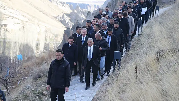 Protokol nereyi görmek için yola koyuldu?