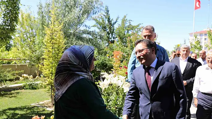 Protokolden 15 Temmuz şehidinin ailesine ve mezarına ziyaret!