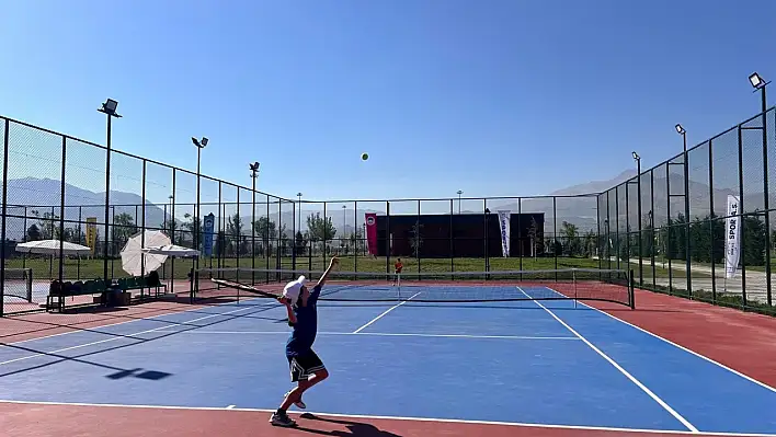 Raketi kap, sahaya çık! Turnuva başlıyor