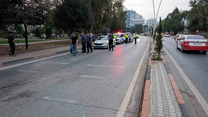 Refüje ve direğe çarpan motosikletli hayatını kaybetti