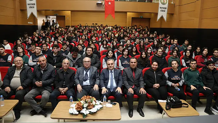 Rektör Altun'dan öğrencilere kariyer tavsiyeleri