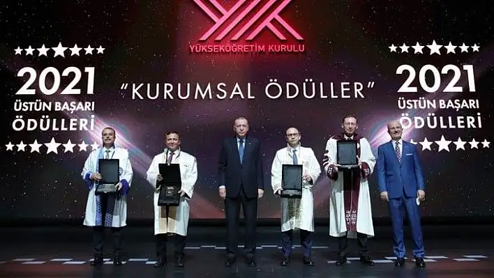 Rektör Çalış, ödülü Cumhurbaşkanından aldı!