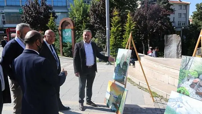 Ressam imamın sergisi ilgi gördü...