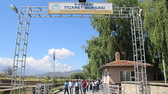 Ruhsatsız besiciler yol kapatmaya çalıştı