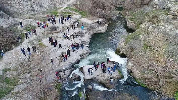 Rüyaların gerçek olduğu yer: O vadinin büyüleyici güzelliği ziyaretçi akınına uğruyor