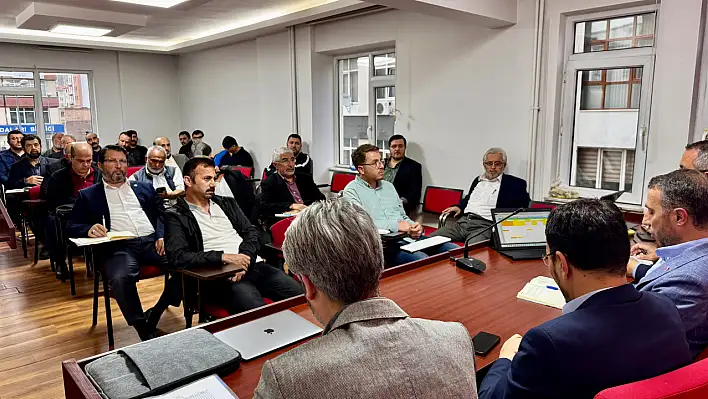 Saadet Partisi 'Çözüm odaklı siyaset' için sahaya iniyor