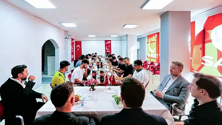 Saadet Partisi'nde gençler buluştu