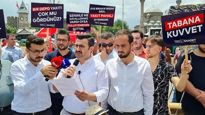 Saadet Partisi'nden zamlara tepki eylemi: İlla birileri karşınıza geçip yazar kaza mı fırlatsın?