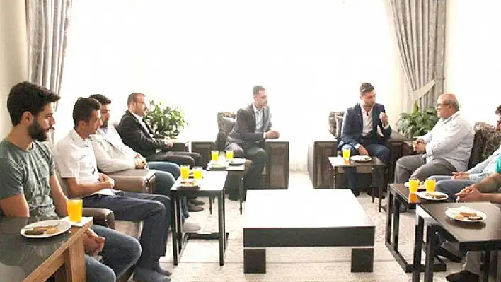 Saadetli gençlerden anlamlı ziyaret