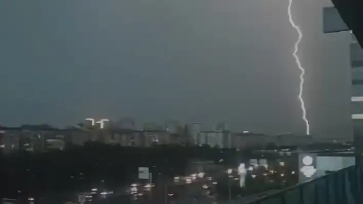 Sağanak yağış gümbür gümbür geldi!