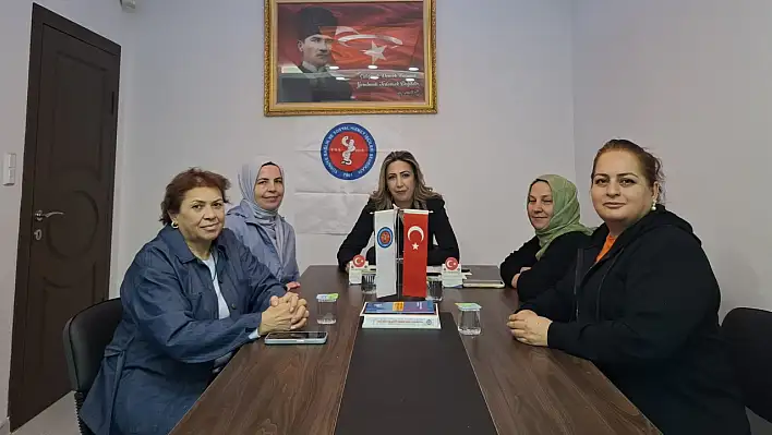 Sağlık çalışanı kadınlardan cinayete tepki: Kadın cinayetleri politiktir!