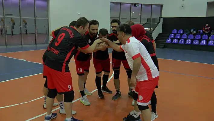 Sağlıkçılar voleybol turnuvasında