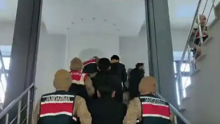 Sahada 28 bin personel! Yüzlerce kişi yakalandı