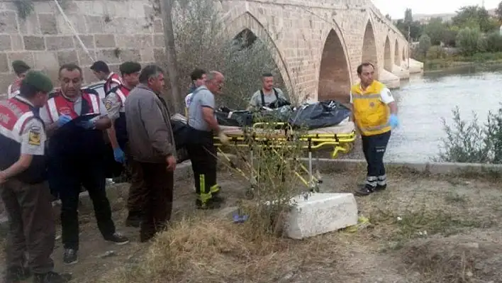 Şahruh'ta otomobil uçtu: 1 ölü 1 yaralı