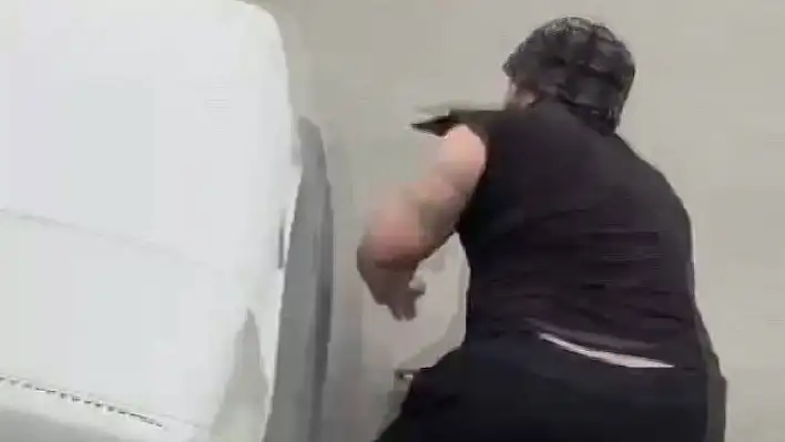 Sosyal medya için kaza videosu çeken gence gerçekten araç çarptı