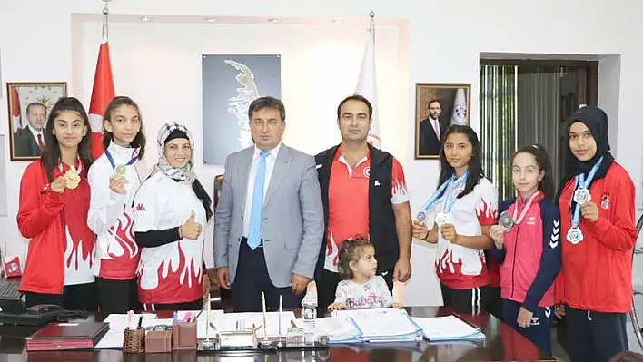 Şampiyon Taekwondo'culardan Murat Eskici'ye ziyaret