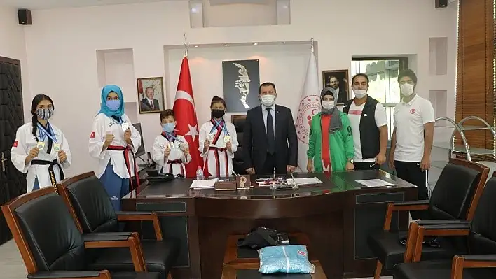 Şampiyon Taekwondocular Kabakçı'yı ziyaret etti