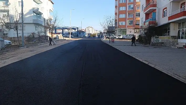 Sanayi caddesi ve pazar yolunda sıcak asfalt çalışmaları devam ediyor
