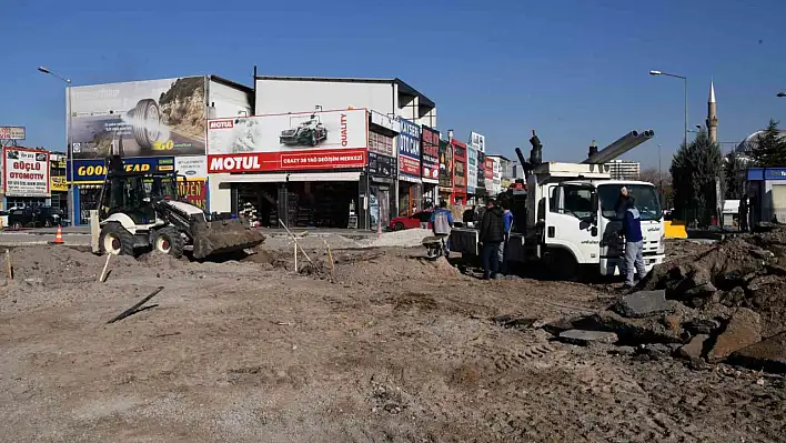 Sanayi girişinde yol ve otopark çalışması yapılıyor