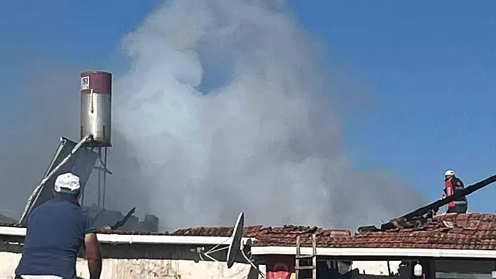 Yangında ahır kullanılamaz hale geldi