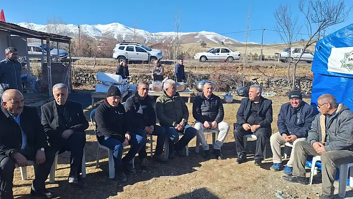 Sarız Belediye Başkanı Eroğlu Bekir Arık'ın cenazesine katıldı!