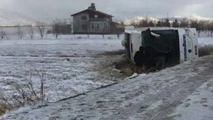 Sarız'da 2 Yolcu Otobüsü Devrildi