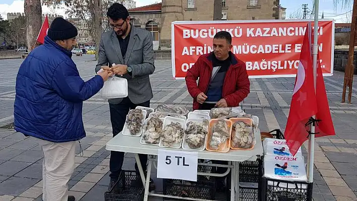 Sattıkları mantardan kazandıklarını Mehmetçik için bağışladılar