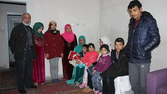 Savaştan kaçan Türkmen aile yardım eli uzatılmasını bekliyor