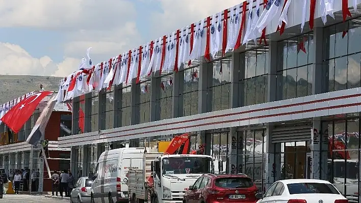 Şehir Hastanesi karşısındaki iş yerleri sahiplerine teslim edildi