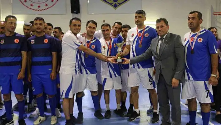 Şehit İnfaz ve Koruma Memuru Cengiz Yiğit Voleybol Turnuvası sona erdi