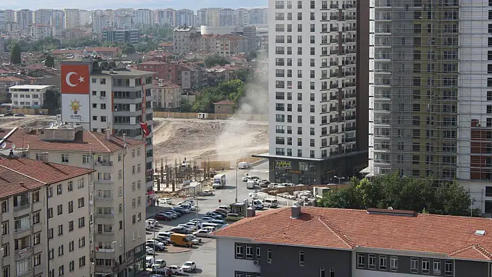 Şehrin merkezinde doğalgaz borusunu patlattılar