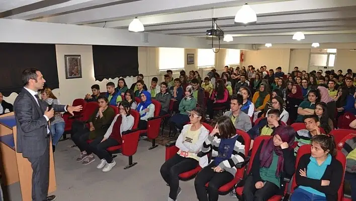 Şeker Anadolu Lisesi öğrencilerine geri dönüşüm eğitim semineri verildi