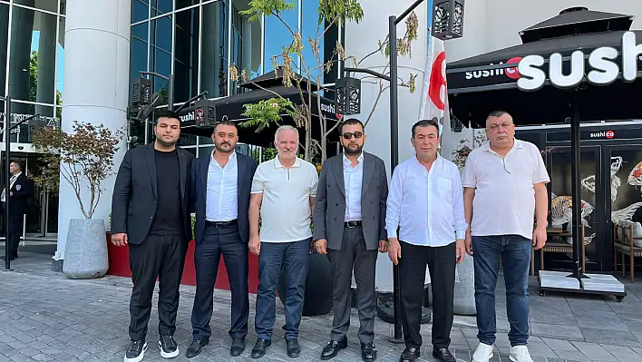Selahattin Metin'in dikkat çeken misafiri