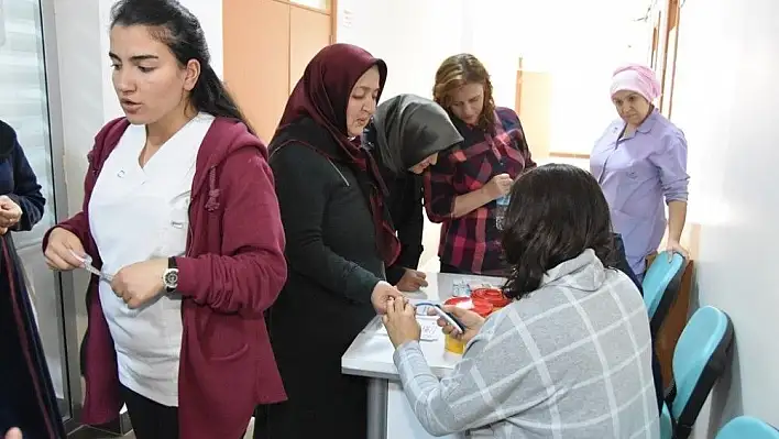 Seminere katılan belediye personeline şeker taraması yapıldı