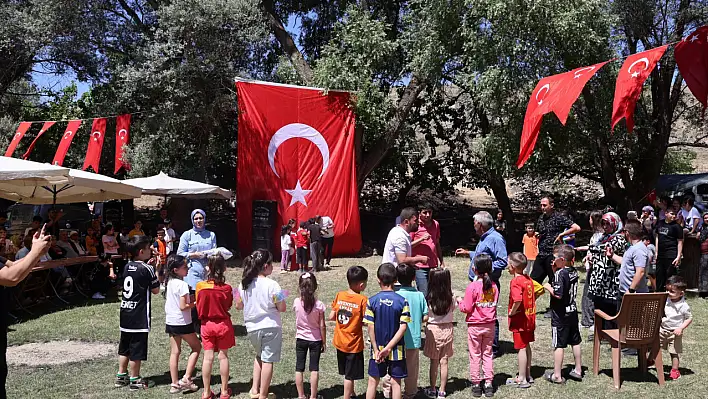 Şenlik coşkusu! Kaymakam'da katıldı