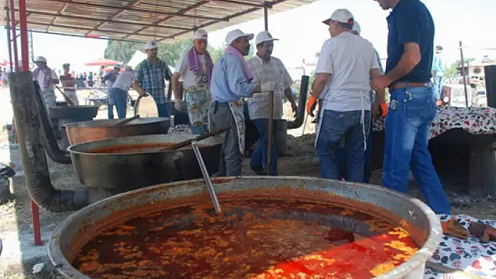 Şenlikte 15 kazan pilav dağıtıldı